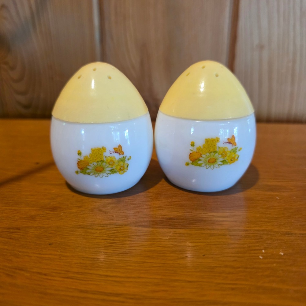 Avon Egg Salt & Pepper Shakers Vintage‎ White Milk Glass Yellow Floral Butterfly